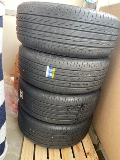 車のパーツ タイヤ、ホイール