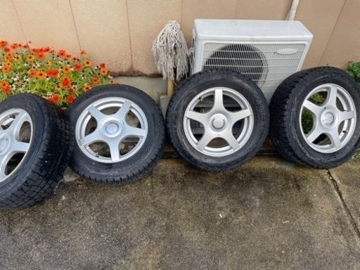 車のパーツ タイヤ、ホイール