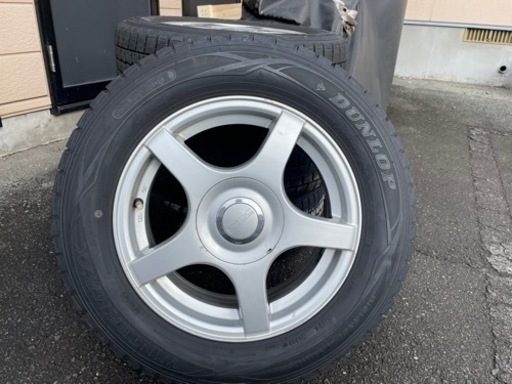 車のパーツ タイヤ、ホイール