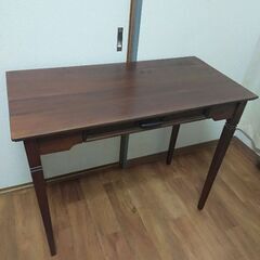 値下げしました。4/9午前中に取りに来てくれる方限定価格　天然木（マホガニー材）のサイドテーブルです。の画像