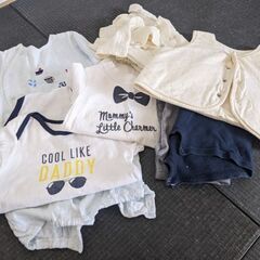乳児　肌着＋スタイ　50cmから80cm　　哺乳瓶、絵本の画像