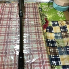 アイリスオオヤマの充電式サイクロン式掃除機の画像