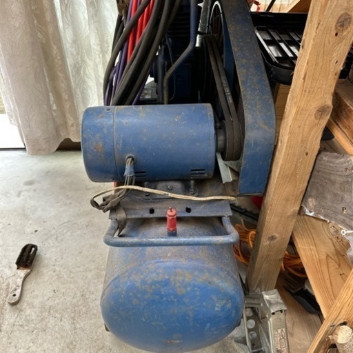 エアーコンプレッサー