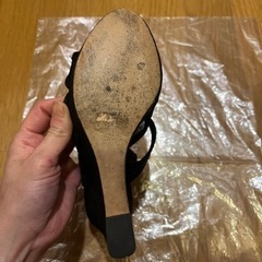 バーニーズニューヨーク サンダルの画像