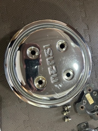 ISUZUギガハブキャップ4本分