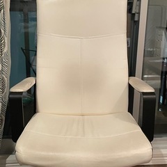 デスクチェアー