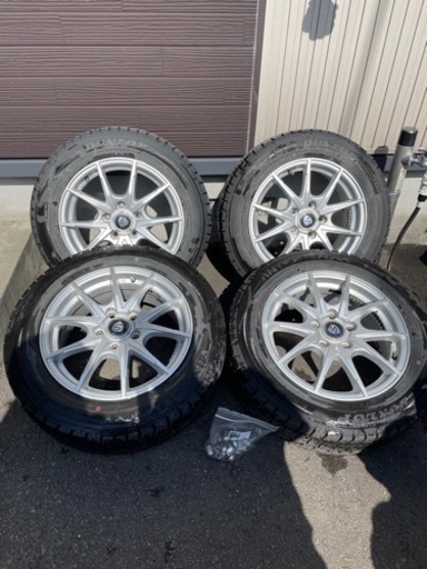 車のパーツ タイヤ、ホイール