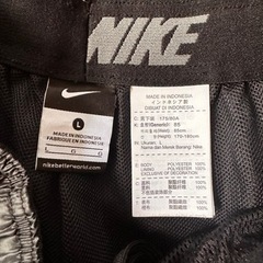 NIKE、ウィンドブレーカーの画像