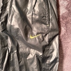 NIKE、ウィンドブレーカーの画像