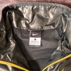 NIKE、ウィンドブレーカーの画像