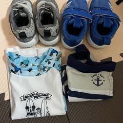 子ども服、靴の画像