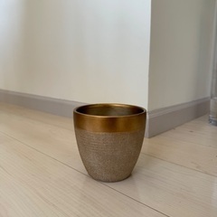 ゴールドの植木鉢　プラントベース　ポット　雑貨