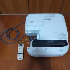 エプソン　超短焦点型プロジェクター　EB580