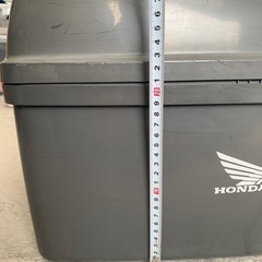 ジャンク　HONDA 純正リヤBOX 割れ　取り付けステー無しの画像