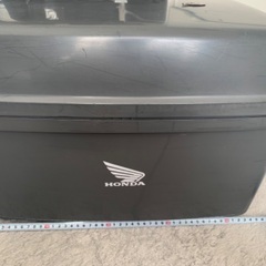ジャンク　HONDA 純正リヤBOX 割れ　取り付けステー無しの画像