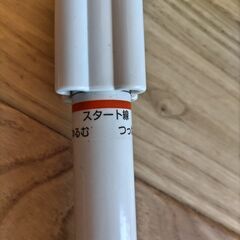 美品 ニトリ つっぱり棚 73cm~112cm伸縮 奥行25.2cm 耐荷重10kgの画像