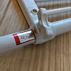 美品 ニトリ つっぱり棚 73cm~112cm伸縮 奥行25.2cm 耐荷重10kgの画像
