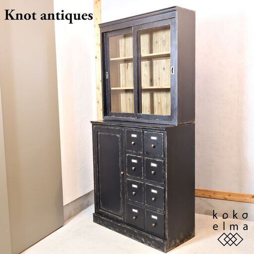 CRASH GATE(クラッシュゲート)/ knot antiques(ノットアンティークス)のJOKER(ジョーカー)キャビネット。ムラのある塗装が使い込まれた風合いを存分に感じさせるカップボード。
