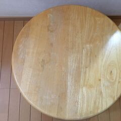 【受付終了】折りたたみ式丸テーブルの画像