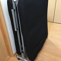 折りたたみ式シングルベッドの画像