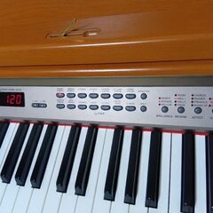 電子ピアノ　クラビノーバ　CLP-240Cの画像