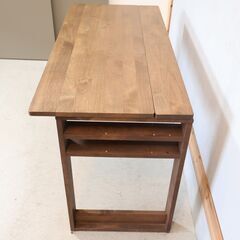 HOTTA WOODY(堀田木工所)のPOP アルダー材 パーソナルデスクです。コンパクトなデザインはお子様の学習机はもちろん在宅ワークのパソコンデスクや事務机にも。シンプルな北欧スタイルの事務机。の画像