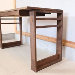 HOTTA WOODY(堀田木工所)のPOP アルダー材 パーソナルデスクです。コンパクトなデザインはお子様の学習机はもちろん在宅ワークのパソコンデスクや事務机にも。シンプルな北欧スタイルの事務机。の画像