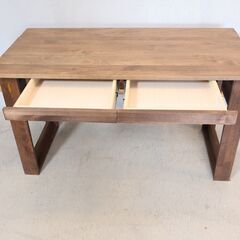 HOTTA WOODY(堀田木工所)のPOP アルダー材 パーソナルデスクです。コンパクトなデザインはお子様の学習机はもちろん在宅ワークのパソコンデスクや事務机にも。シンプルな北欧スタイルの事務机。の画像