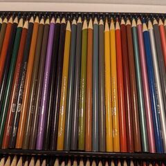 色鉛筆32色×2箱、152色1箱の画像