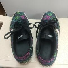 NIKEナイキ花柄スニーカーの画像