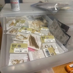 ハンドメイドアクセサリーパーツセットの画像