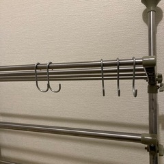 コーナン　突っ張り棚　小物フック付き（キッチン収納に）の画像