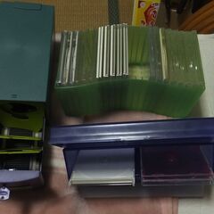 【0円】ＣＤケース2個+ＣＤ空ケース+MDケース　まとめて貰ってくださいの画像