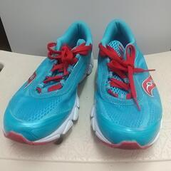 【ほぼ新品】sauconyサッカニーのスニーカー ランニングシュ...