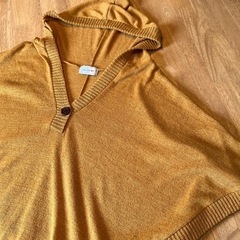 フード付きニットポンチョの画像