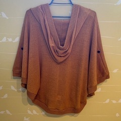 フード付きニットポンチョの画像