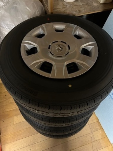 ハイエース　新車外し　純正タイヤ