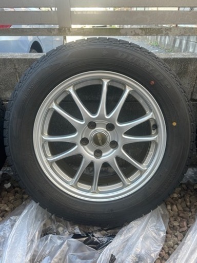 車のパーツ タイヤ、ホイール