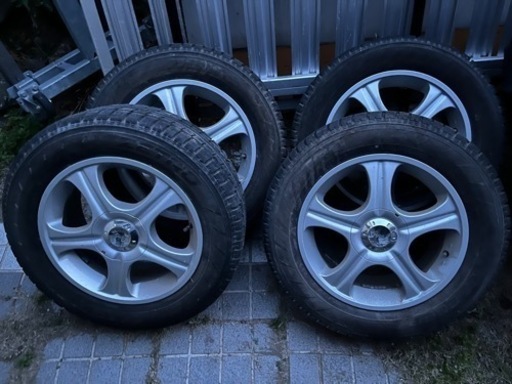 車のパーツ タイヤ、ホイール　215/60R16 16インチ　110or114.3の5穴　　