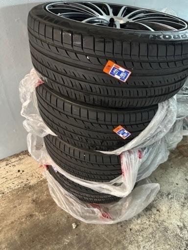 車のパーツ タイヤ、ホイール