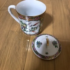 蓋付きマグカップの画像