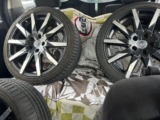 車のパーツ タイヤ、ホイール