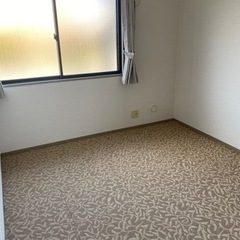 ベージュ葉っぱみたいな柄の画像