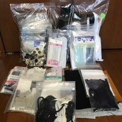 手芸洋裁ソーイングまとめ売り(はぎれ布ファスナー紐ボビン糸ゴムボ...