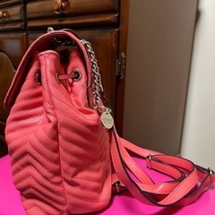 (決まりました)guess リュック　コーラルの画像