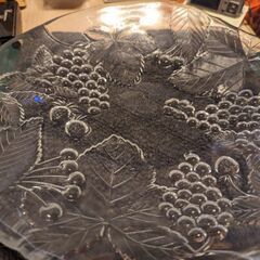 ガラス製品の大皿など