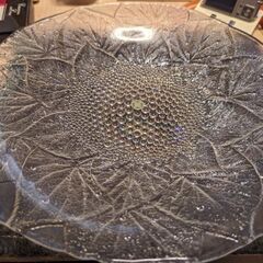 ガラス製品の大皿などの画像