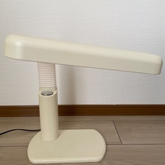 デスクライト　卓上ライト　白