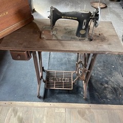 シンガーのミシン台(サビあり)の画像