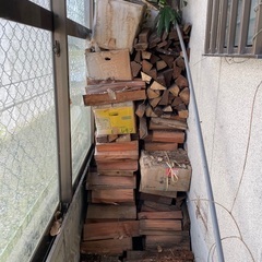 近江八幡市より、薪、ダンボール詰め放題200円